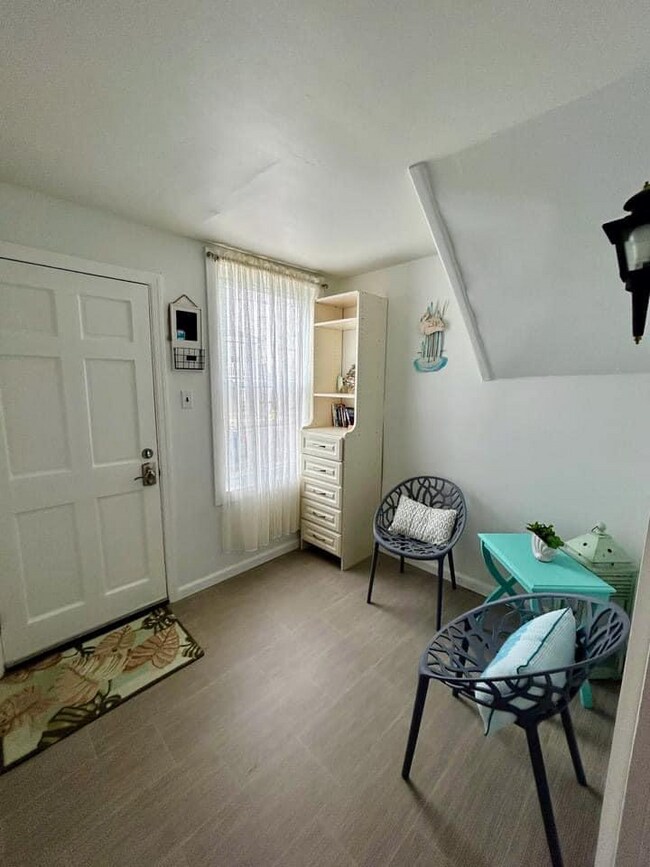 Building Photo - 31 N Weymouth Ave