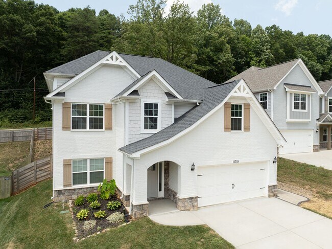 Building Photo - West Knoxville 37932 - 4 bedroom, 2.5 Bath home - Contact Sharon Arnwine (865) 313-7215