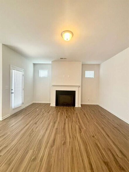 Building Photo - 503 Alma St