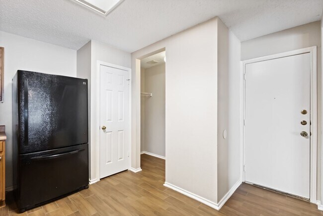 Building Photo - 3 bedroom / 2 bath home in Creekside subdivision