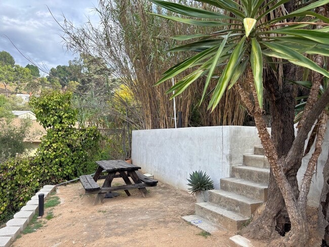 Building Photo - Serene 2bed /1 Bath Spanish Hideaway in He...