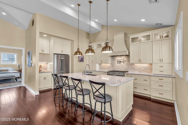 Building Photo - 2 Tradewinds Ln