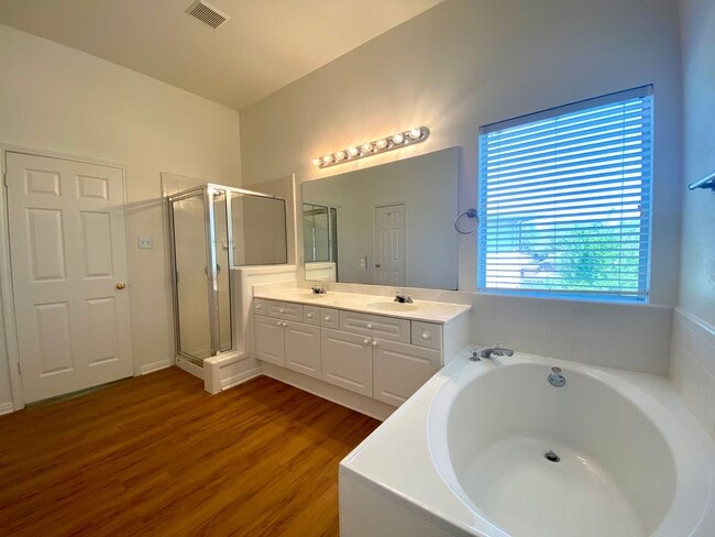 Building Photo - Lovely home in desirable Scofield Farms!