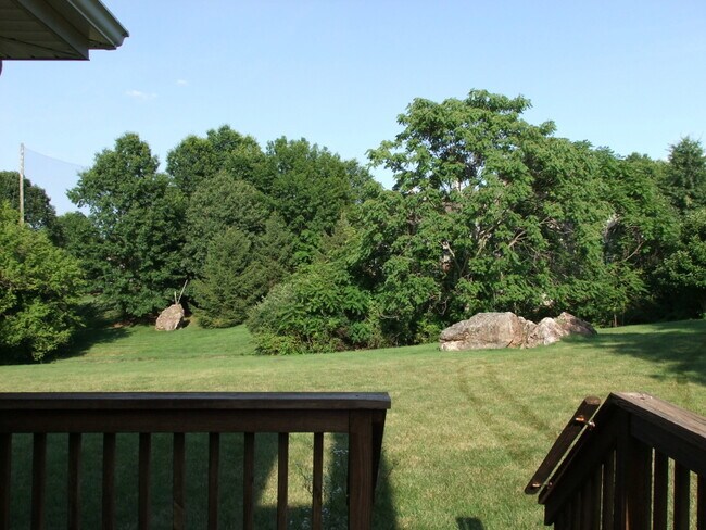 Building Photo - 12 Roxiticus Ct