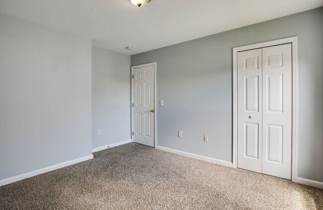Building Photo - 43 Carlsbad Dr