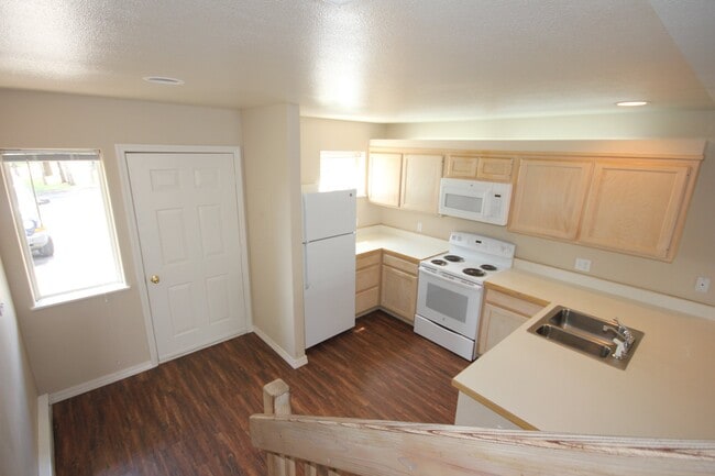 Building Photo - 144 3rd St W
