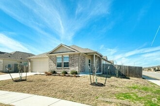 Building Photo - 111 Mountain Maple St