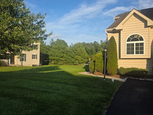 Building Photo - 173 Providence Ln