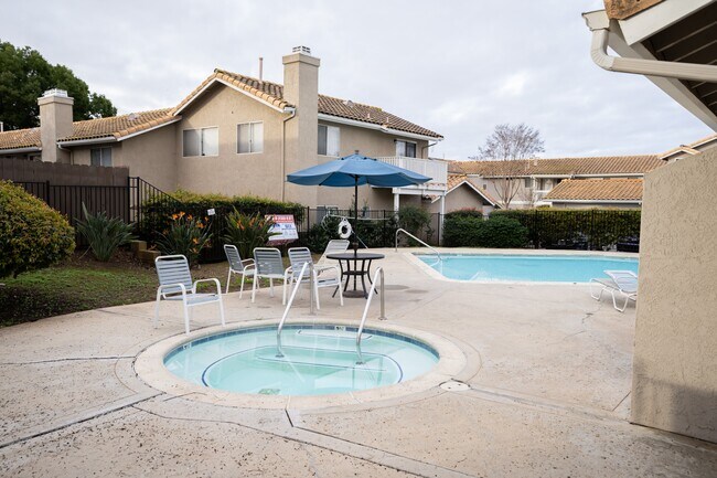 Building Photo - 1304 Palomar Pl