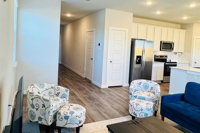 Building Photo - 5935 W Hausman Rd