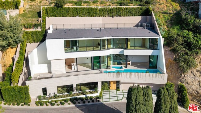 Building Photo - 8765 Hollywood Blvd