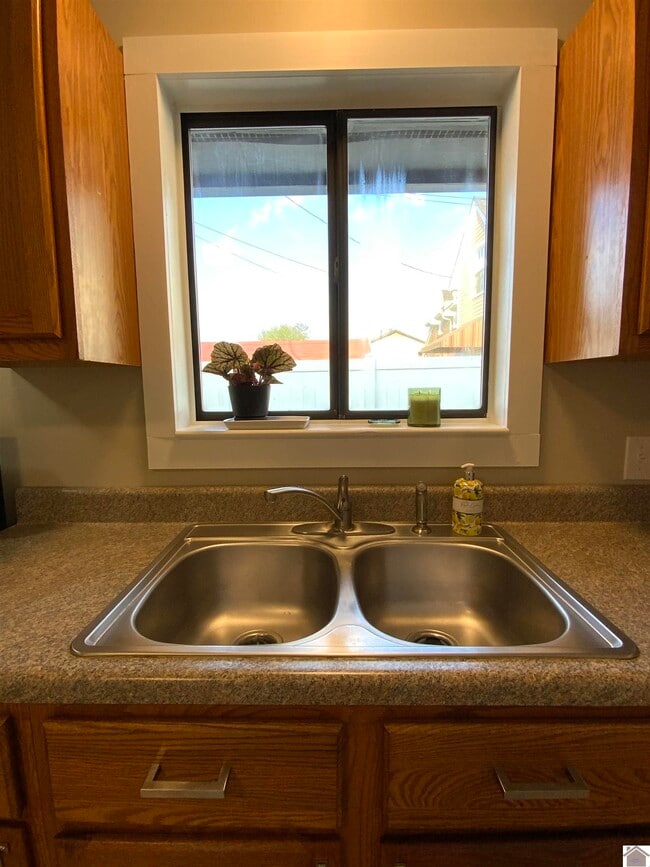 Building Photo - 200 N 31st St