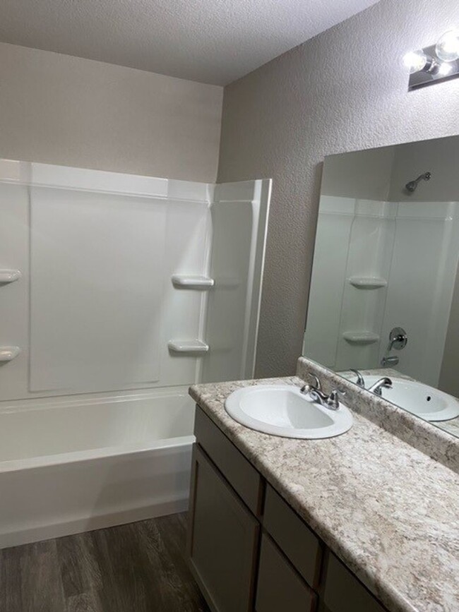 Building Photo - *Pre-leasing* Three Bedroom | Two Bath Hom...