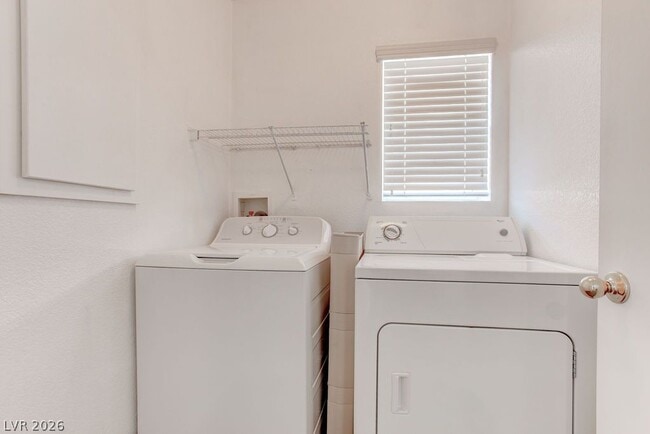 Building Photo - 9548 W Spring Blush Ave