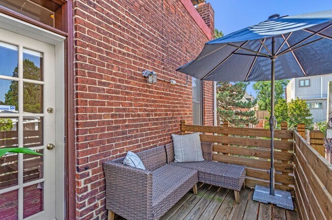Building Photo - Kalorama Apartment – Renovated One-Bedroom with Private Balcony