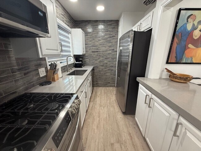 Building Photo - 423