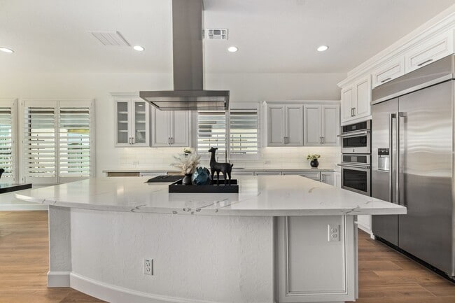 Building Photo - Luxury Rental in Queen Creek - Try Before You Buy