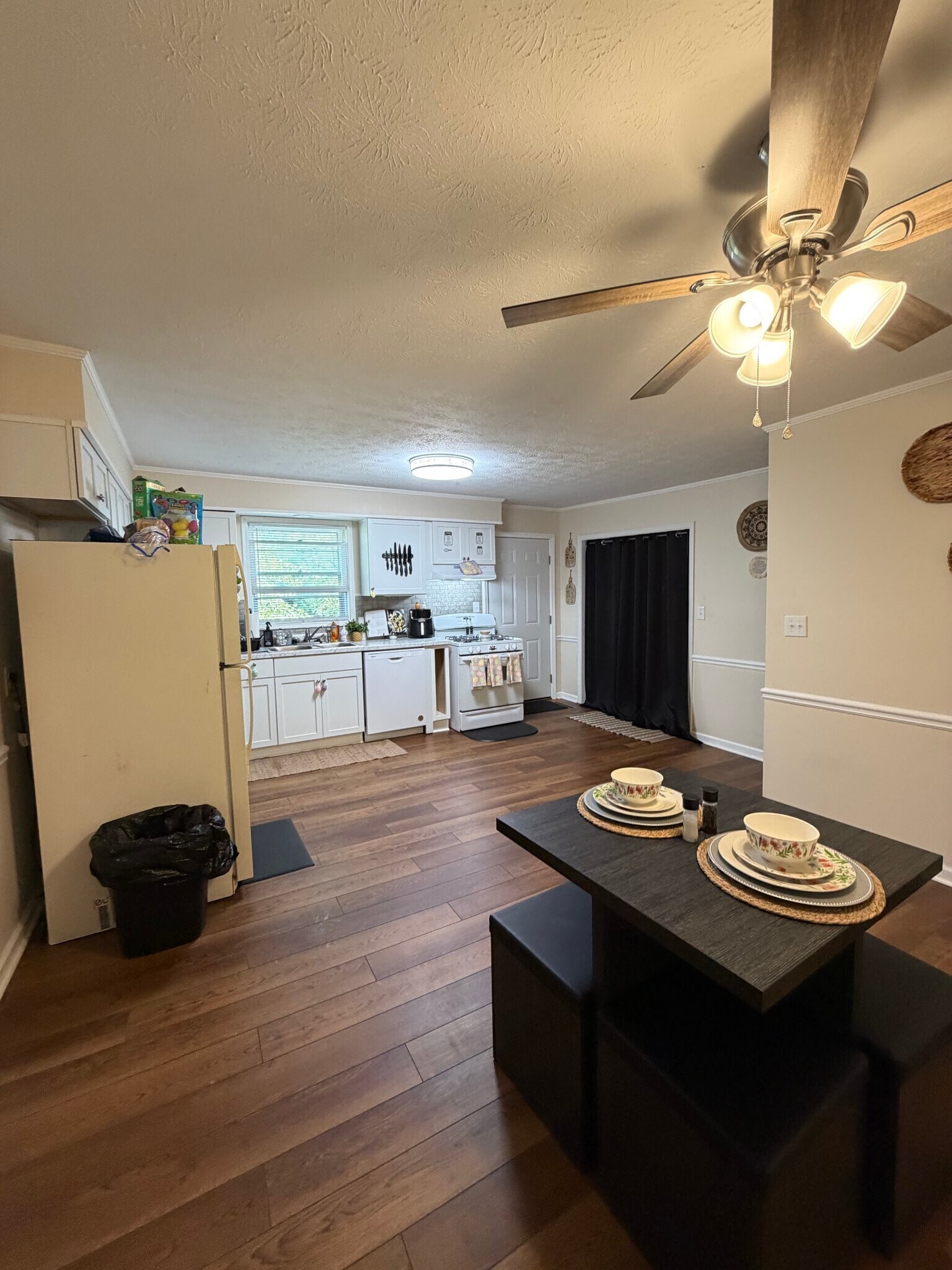 Building Photo - 1310 Davis Ave