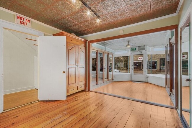 Building Photo - 1109 Caroline St