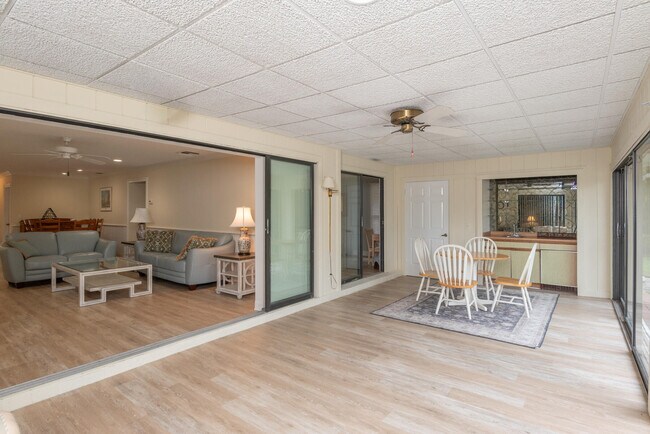 Building Photo - 2918 SE Fairway W