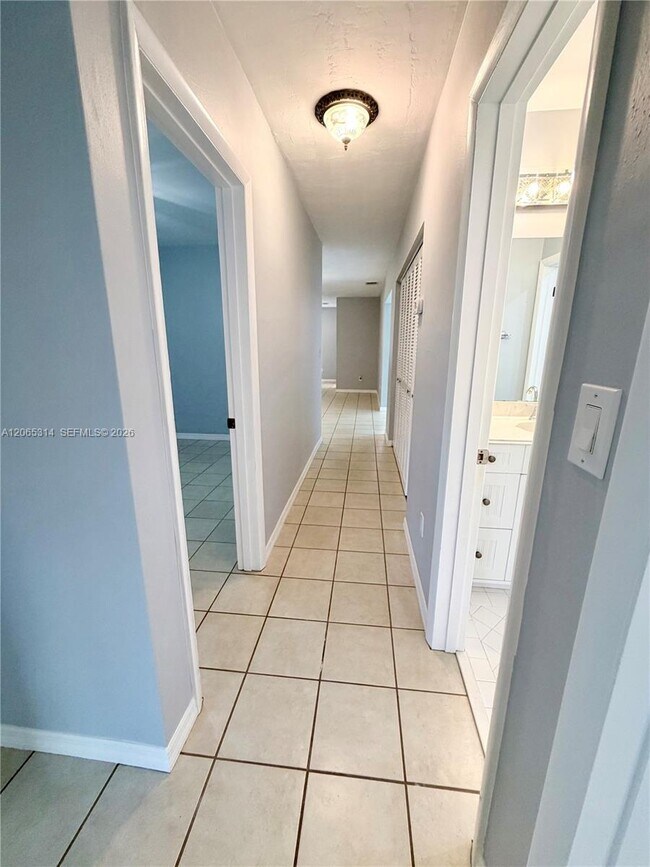 Building Photo - 5101 SW 127th Pl