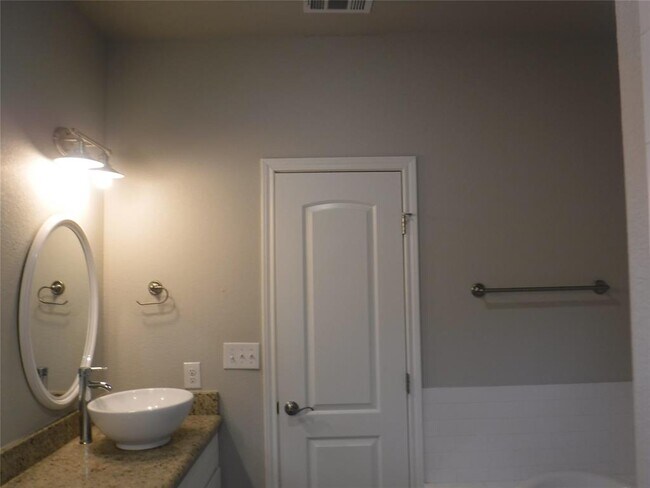 Building Photo - 1506 Packsaddle Trail