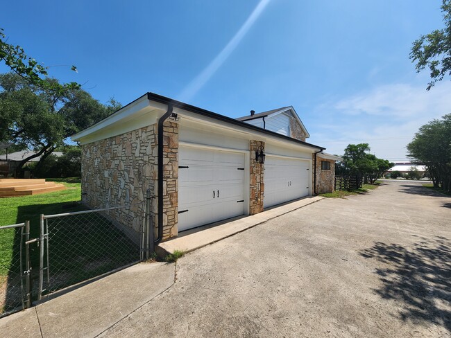 Building Photo - 4215 Summer Breeze Ln