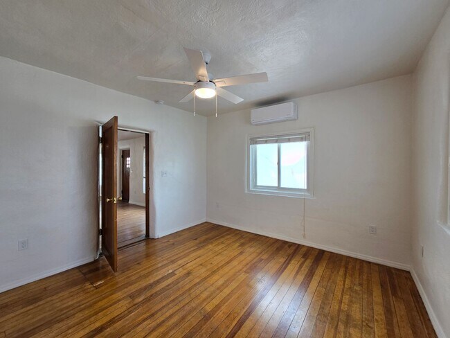 Building Photo - 802 Agua Fria St