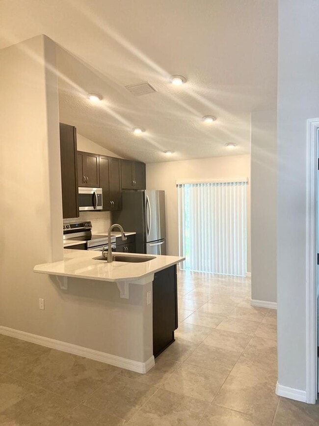 Building Photo - 36 Ryapple Ln