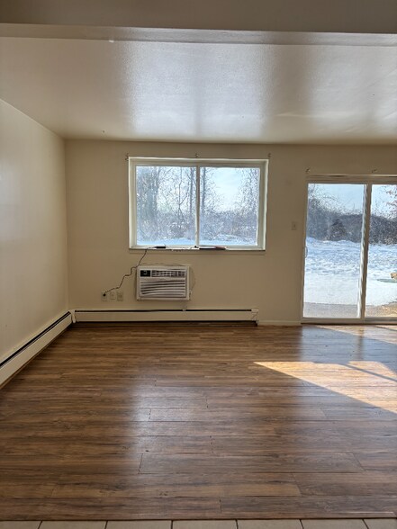 Building Photo - 156 Summit View Ct