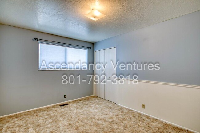 Building Photo - 706 Buzianis Way