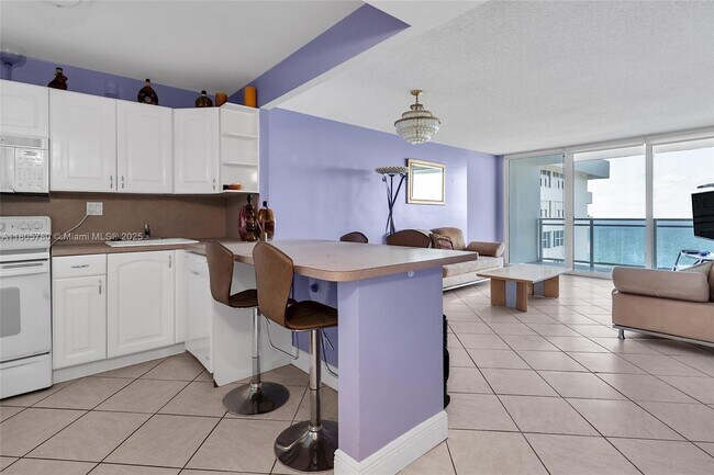 Building Photo - 2030 S Ocean Dr