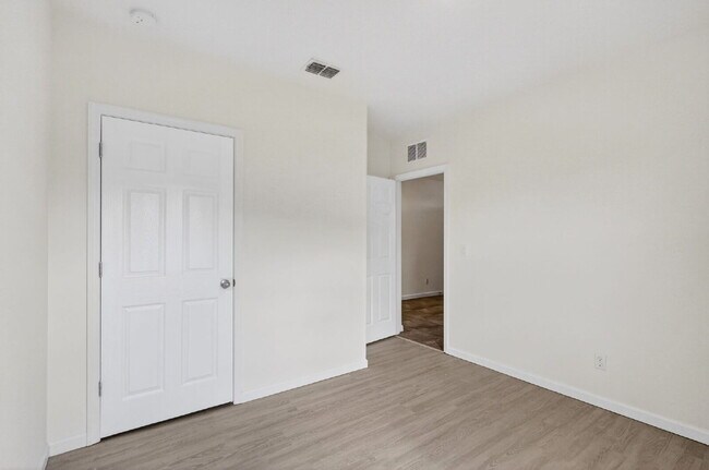 Building Photo - Renovated 4 Beds 2 Baths Single Family on Over a QTR Acre lot | Huge Yard