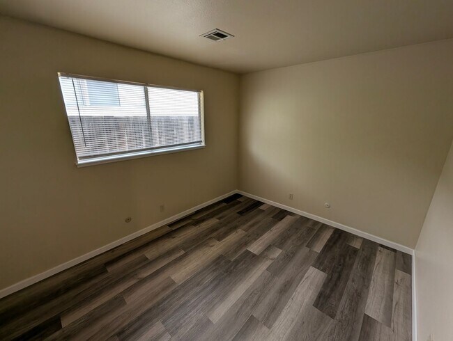 Building Photo - 4647 E Rishell Ct