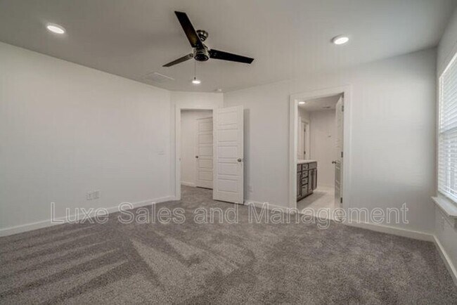 Building Photo - 7901 NW 135th Terrace