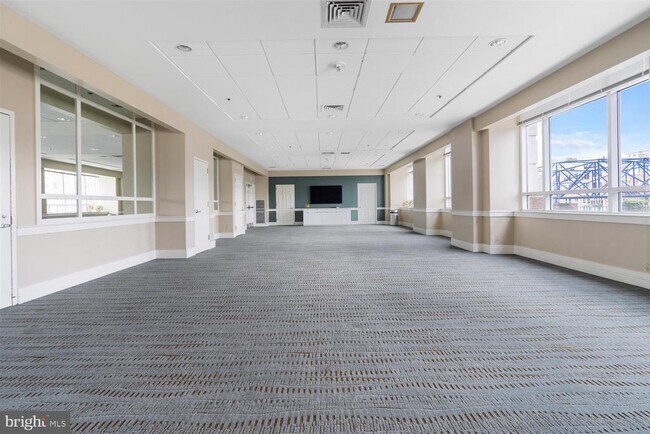 Building Photo - 100 Harborview Dr