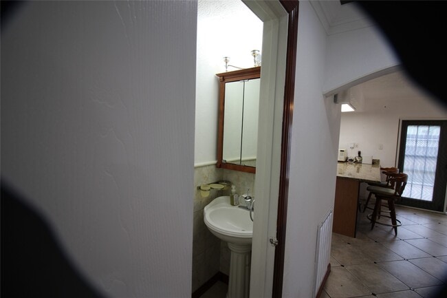 Building Photo - 458 Woodrail Dr