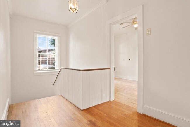 Building Photo - 209 N Washington St