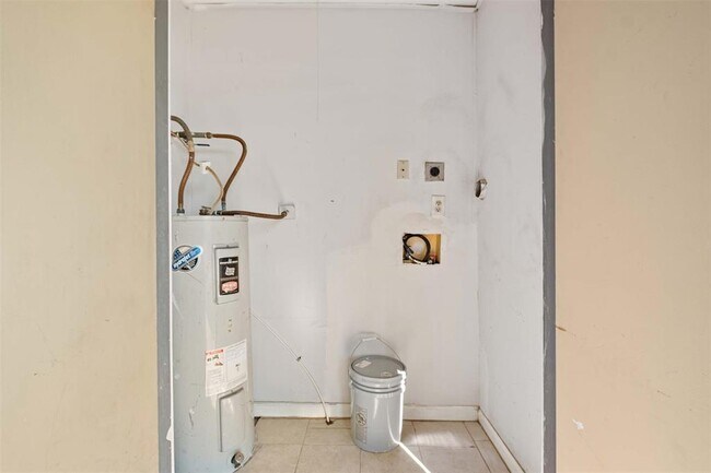 Building Photo - 1840 Burton Dr