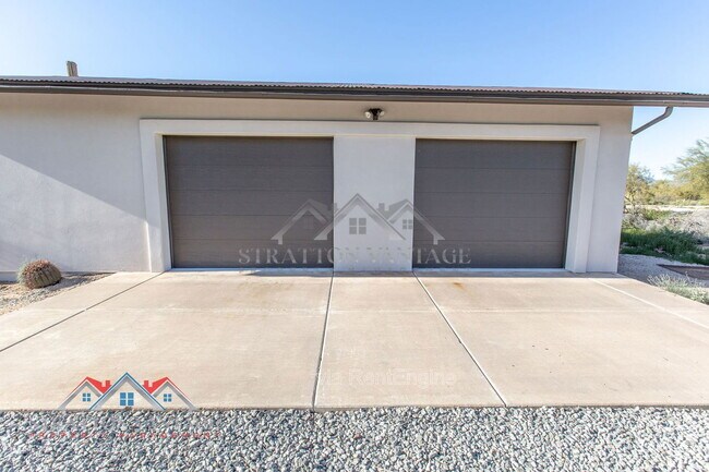 Building Photo - 4728 E Ron Rico Rd