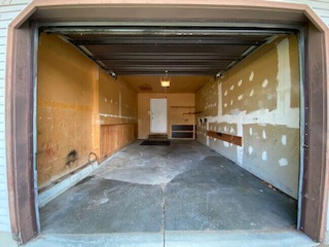 Building Photo - 1721 Graceland Ct