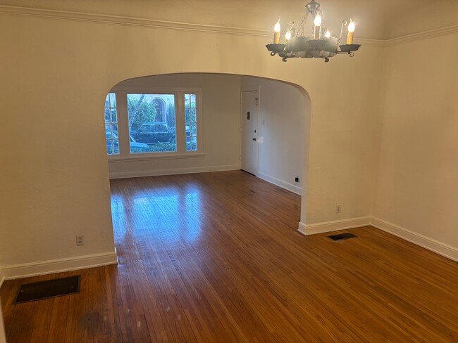 dining room - 453 N Orange Grove Ave