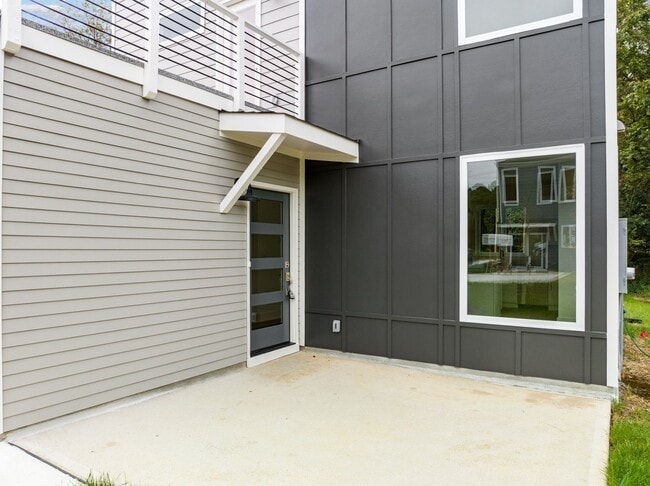 Building Photo - Gorgeous New Construction near Downtown Durham, Premium Finishes - Pet Friendly!