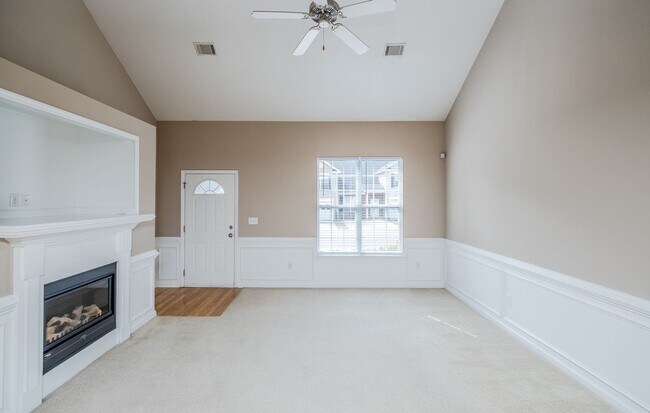 Building Photo - 435 Snead Way