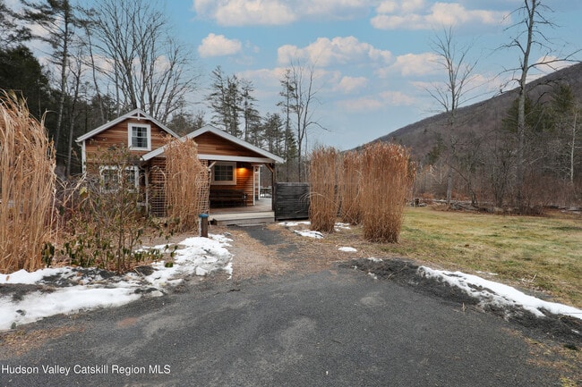 Building Photo - 683 Woodland Valley Rd