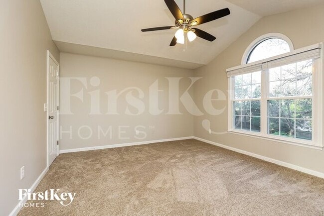 Building Photo - 802 Red Hollow Dr