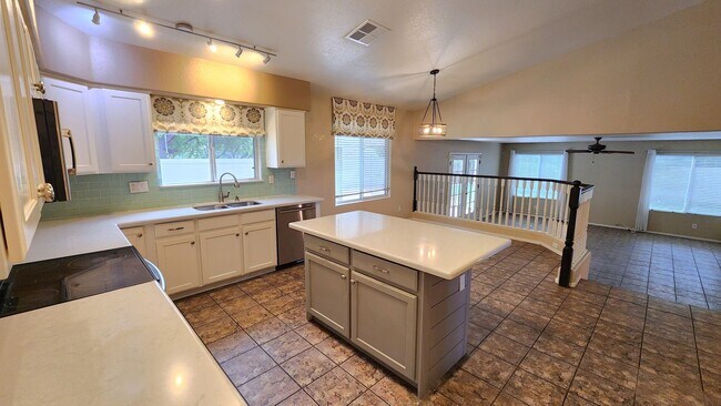 Building Photo - 3 Bedroom + Office Home in the Vineyards Community Near W Germann Rd and S Dobson Rd!