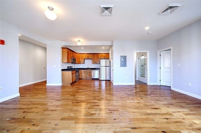 Building Photo - 400 Hope St