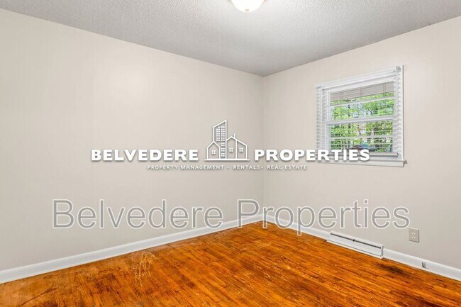 Building Photo - 2203 Oak Hill Dr