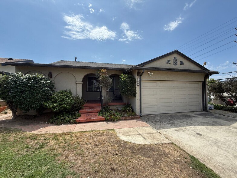 Primary Photo - Stever Court-3 bed 2 bath in Culver City c...
